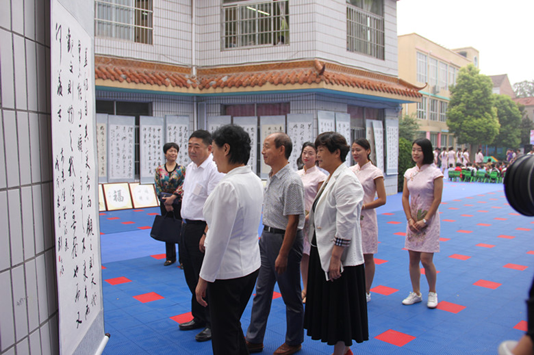 中州艺术馆书法作品献园丁活动 在郸城县实验幼儿园举办