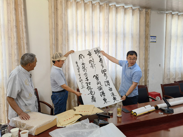 安徽省太和县书画艺术家到秋渠乡进行书画艺术交流活动