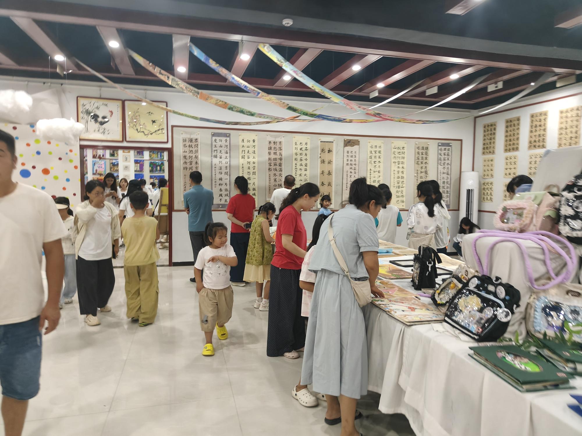 郸城县举办青少年美术作品展