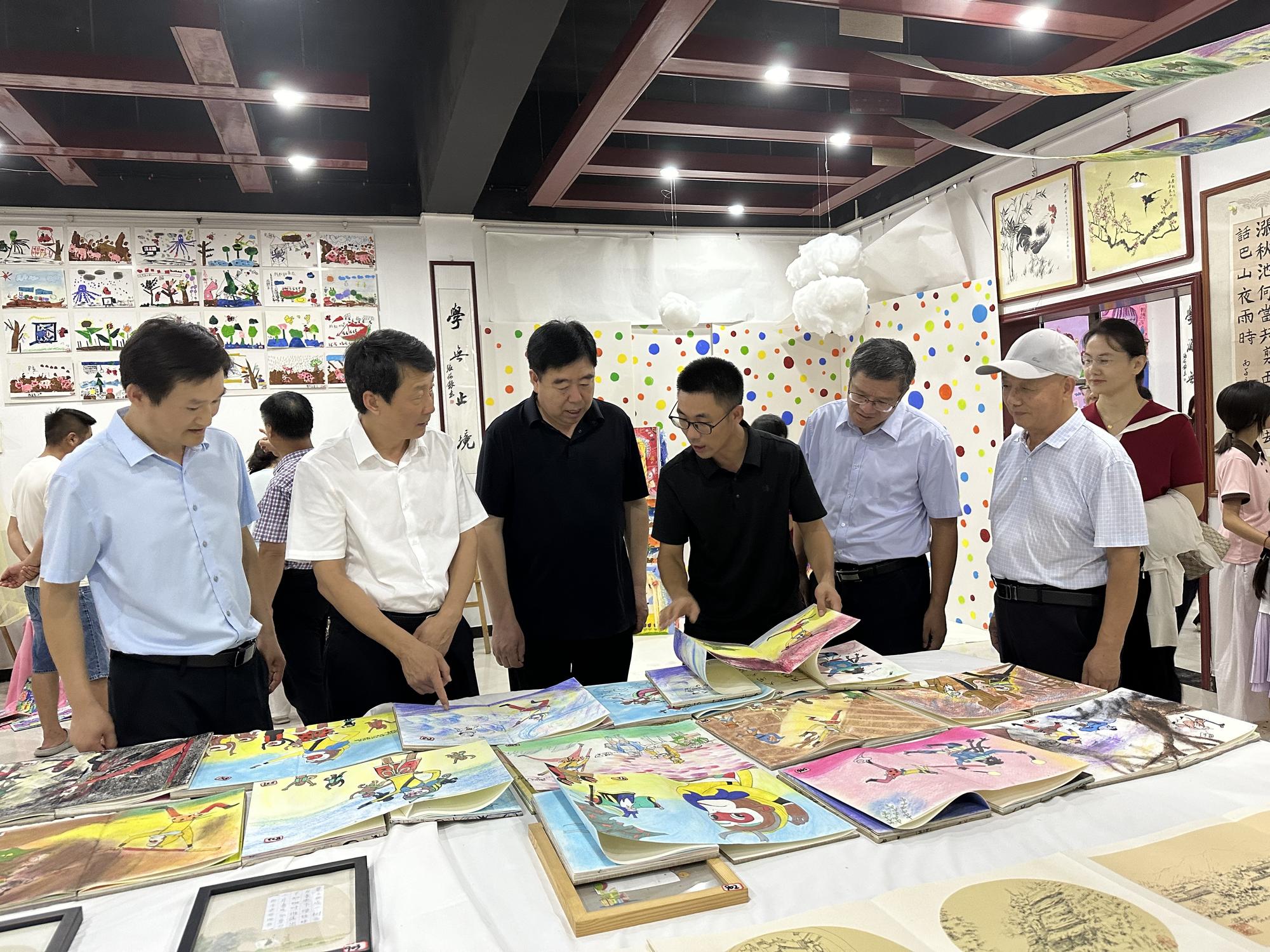 郸城县举办青少年美术作品展