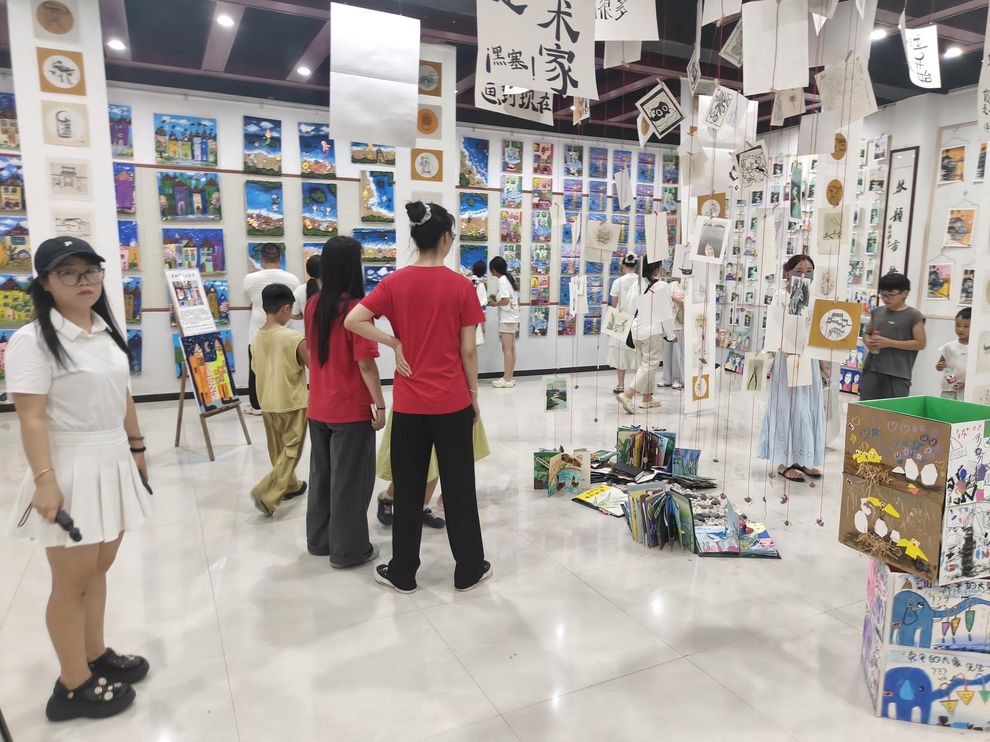 郸城县举办青少年美术作品展