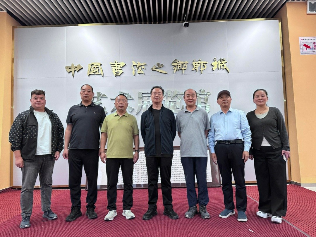 朱建民陪同河北籍老领导莅临郸城书画大集观展